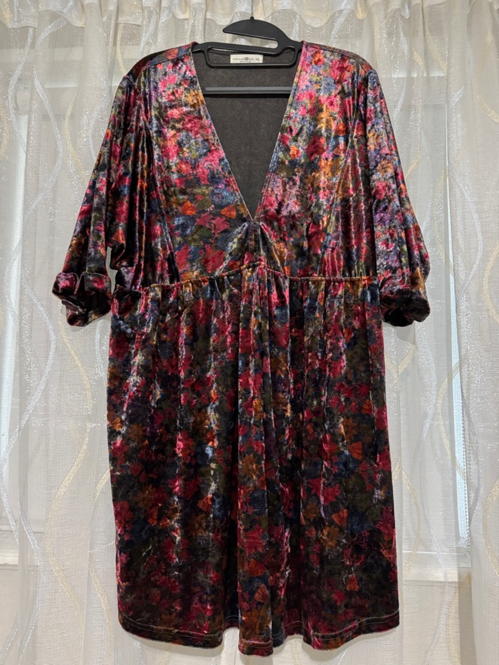 NATURAL LIFE Velvet Floral Midi Dress in Black and Burgundy